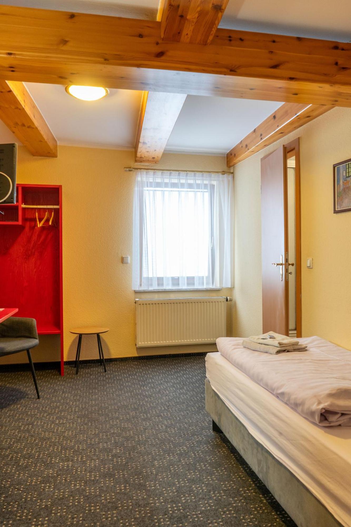 Pension & Ferienwohnungen Toepferstueb'L Saalfeld Saale Экстерьер фото